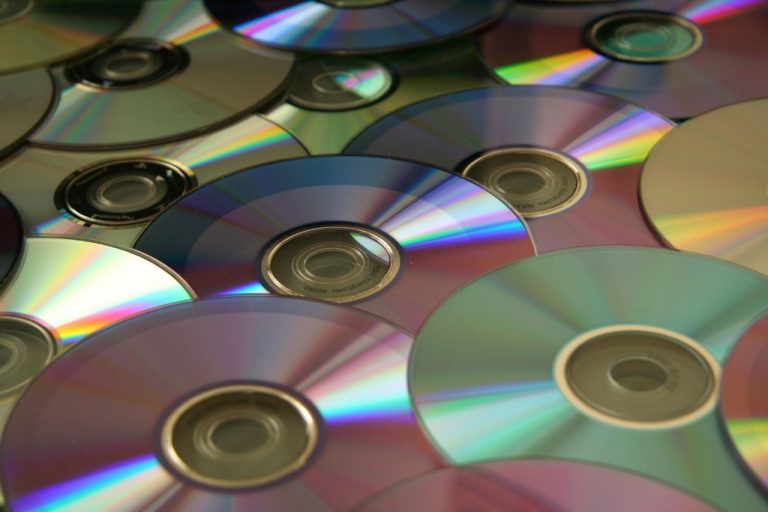 how-does-a-compact-disc-or-dvd-work