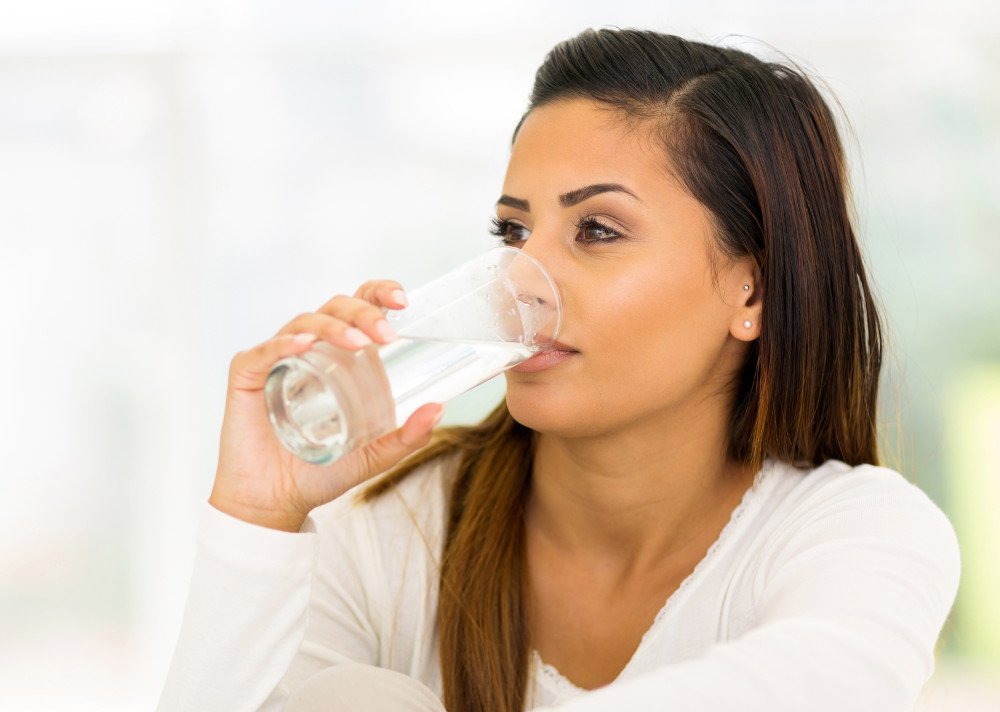 https://www.scienceabc.com/wp-content/uploads/2018/02/Drinking-water-woman.jpg
