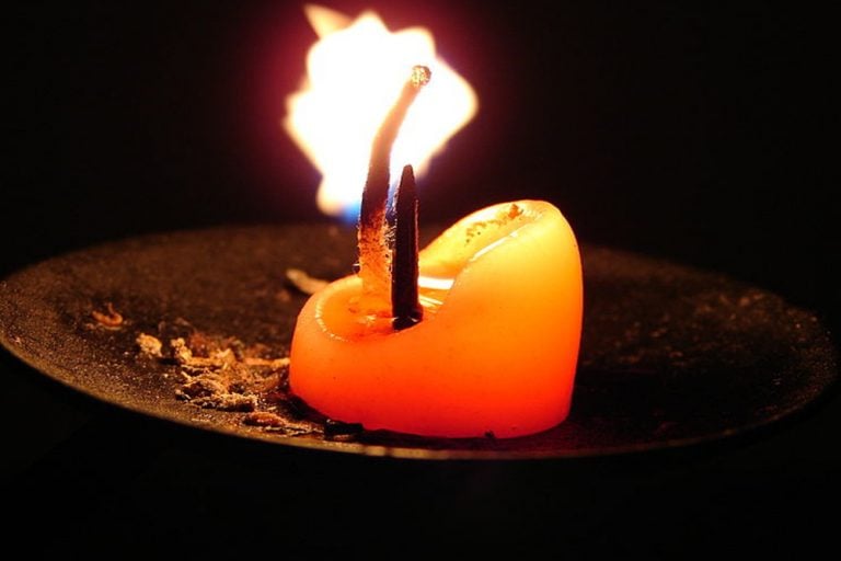 Why Does A Candle Only Produce Smoke When It's Extinguished? » Science ABC