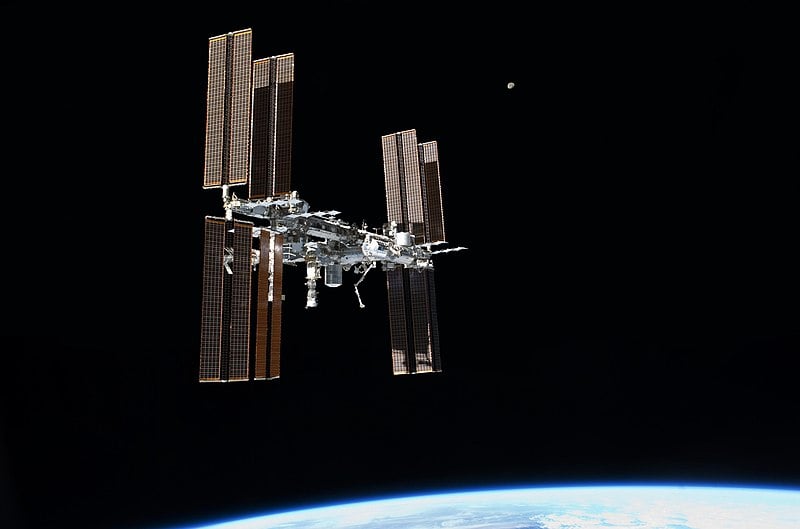 Space Station Shut-Eye: New LED Lights May Help Astronauts (and You) Sleep  Better